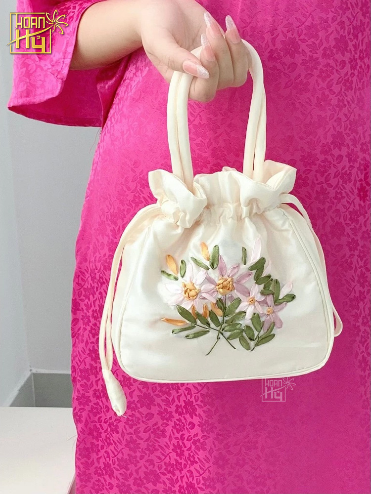Túi tiểu thư cầm tay thêu hoa - màu kem