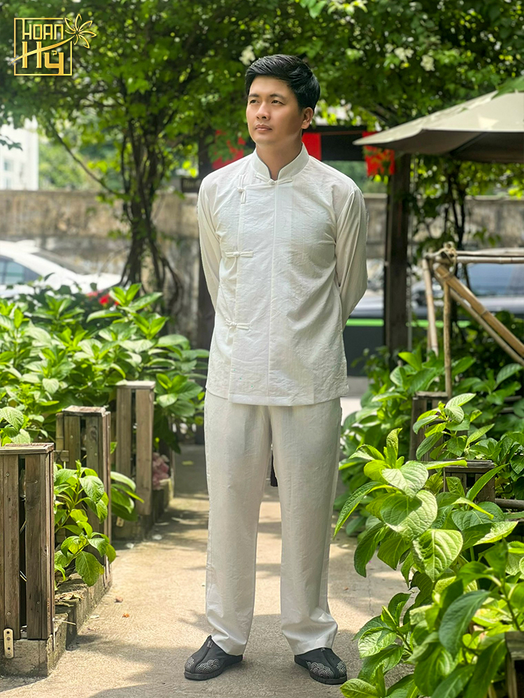 Bộ lam đi chùa nam màu trắng vạt xéo nút thắt cổ trụ