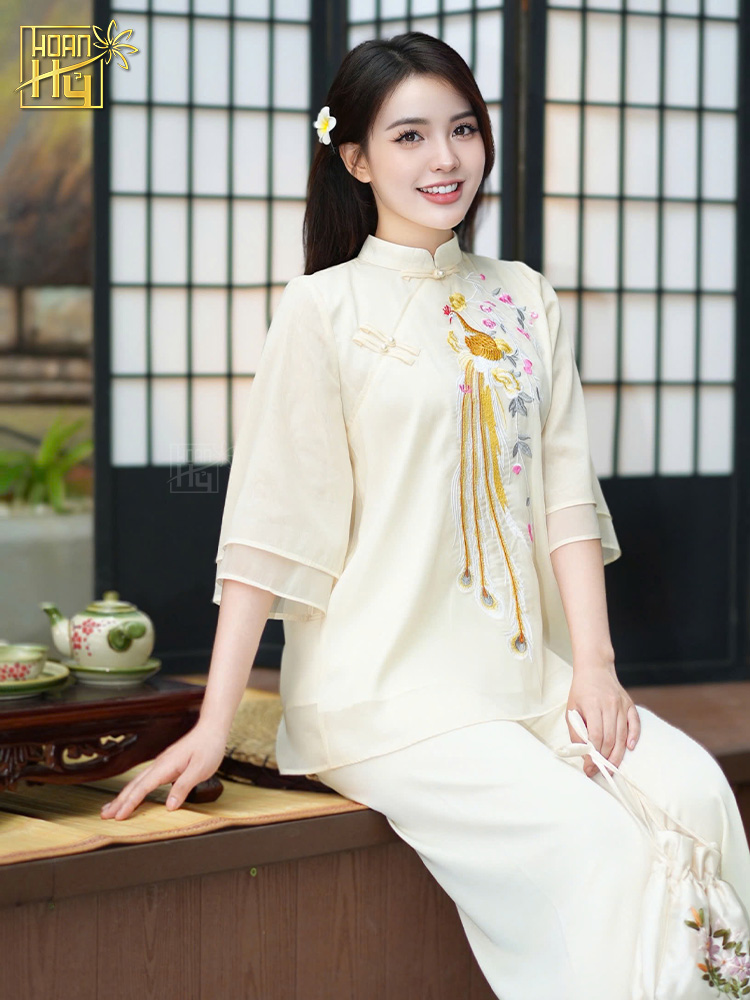 Bộ quần áo đi chùa tơ voan thêu khổng tước - màu kem